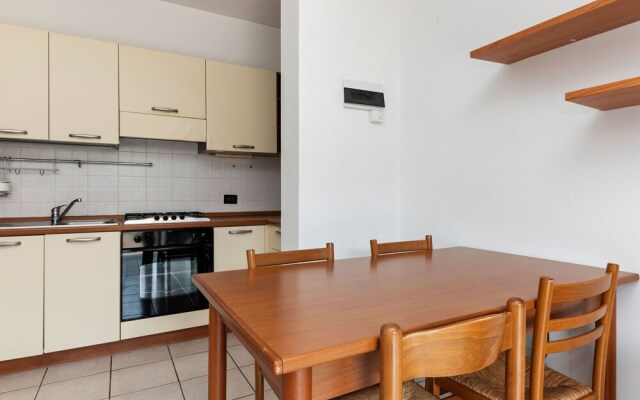 Vibrant Holiday Home in Lazise with Swimming Pool near 2 Lakes