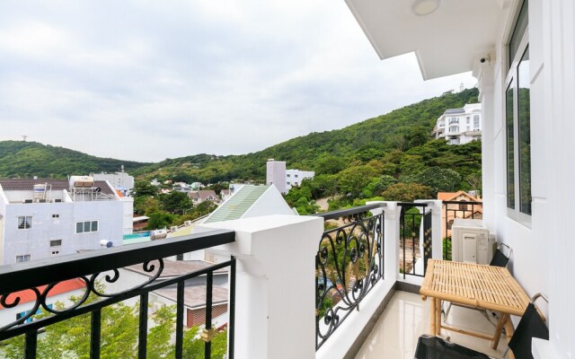 OYO 365 Rose Hotel