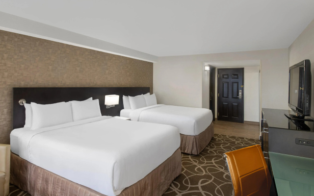 Crowne Plaza Kitchener-Waterloo by IHG