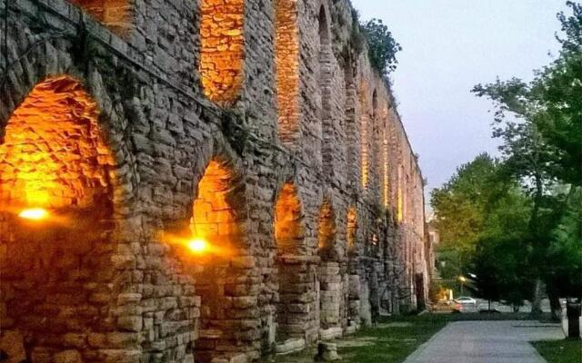 No 1 House By Valence