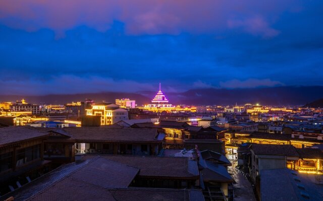 The 5th Meteorite Glory Hotel