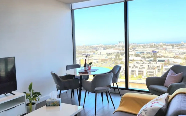 Wyndel Apartments Riverside on Collins