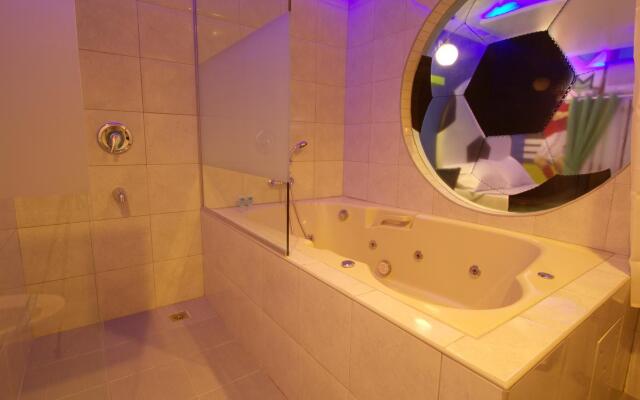 Icon Hotel Macapagal