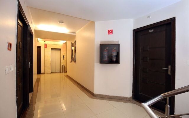 OYO Flagship 113 Golden Temple Road