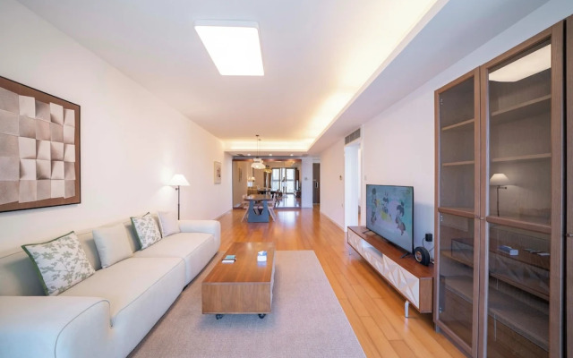 Tyms Elegant 2BR 1BA Apt Walk to Malls