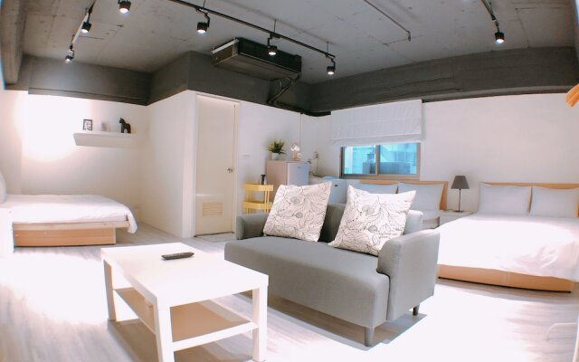 Taipei Apt.4 MRT Ximen Station Suite