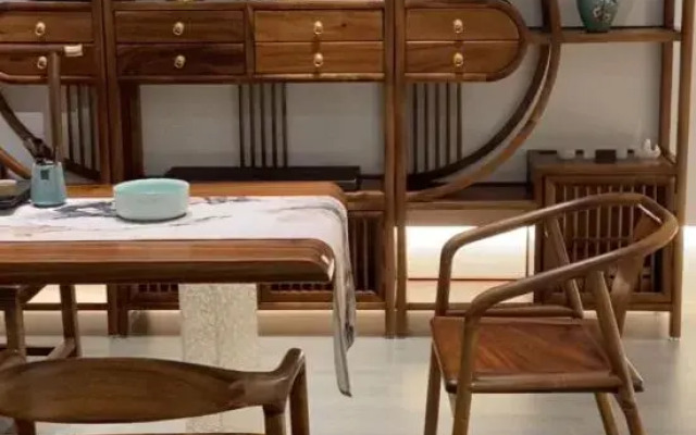 Omi Hotel (Zhengzhou High-speed Railway East Station Kailin Square)