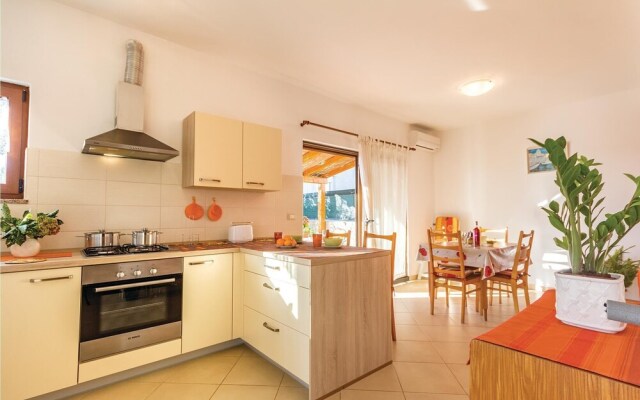 Stunning Home in Liznjan With Wifi and 2 Bedrooms