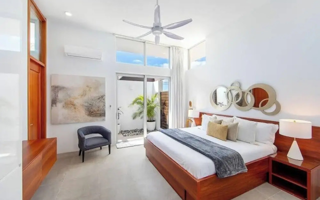 Oceanside Vacation Villa With Hotel Amenities v10