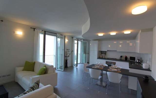 The Green House on the Lake