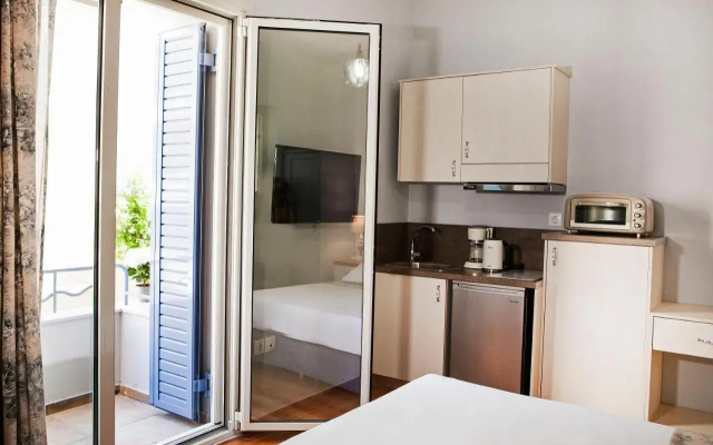 Lovely 1st Fl. Apt, with Balcony in Pagrati