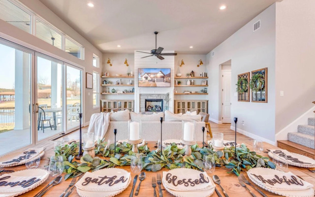 Lakefront Granbury Retreat w/ Patio & Fire Pit