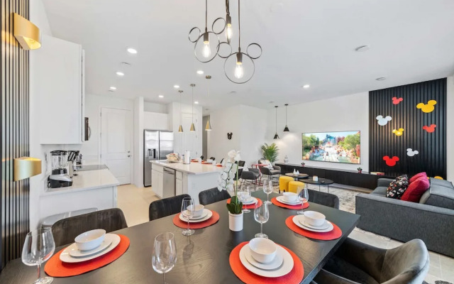 1043 Plantation Lane