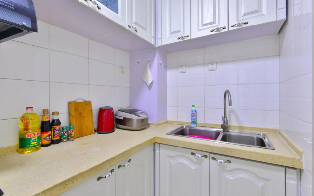 Locals Apartment House 90