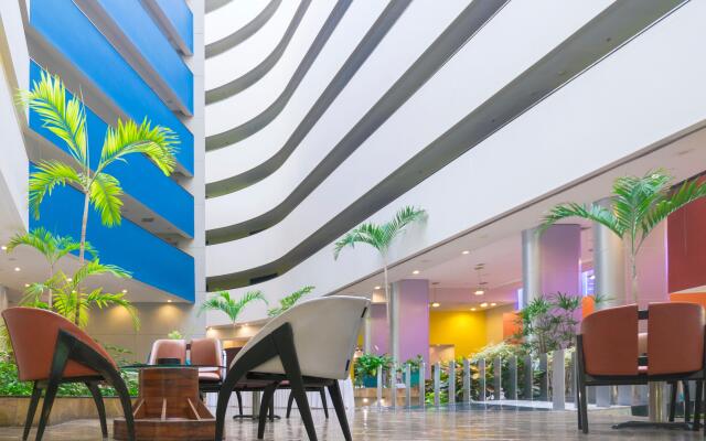 Holiday Inn Monterrey - Parque Fundidora by IHG