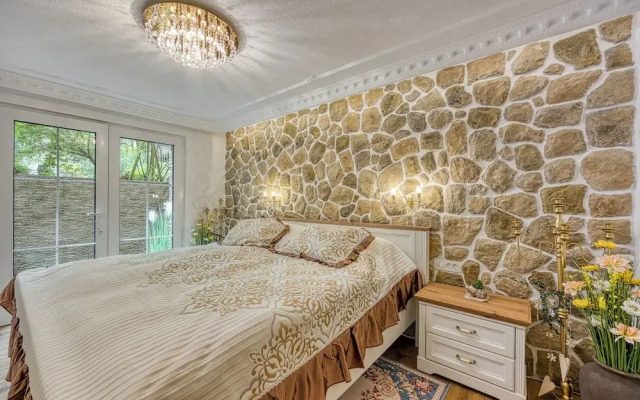 Royal Garden Suite