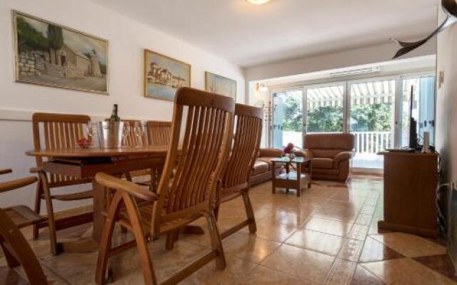 Holiday House Popic