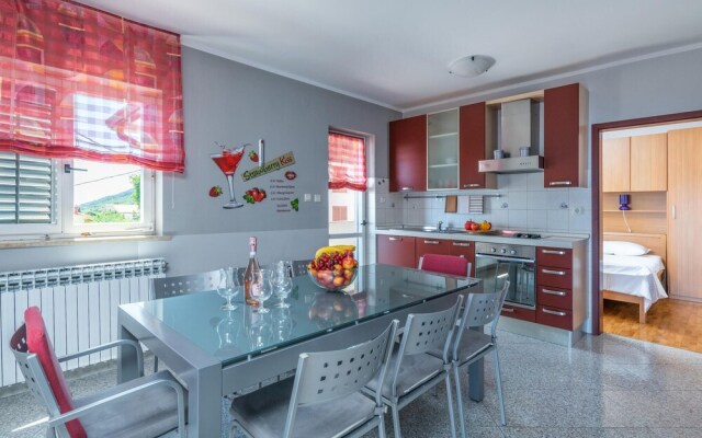 Beautiful Home in Ravni With Wifi and 3 Bedrooms