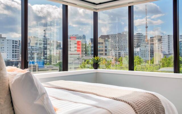 Luxe In The City w Two Car Parks