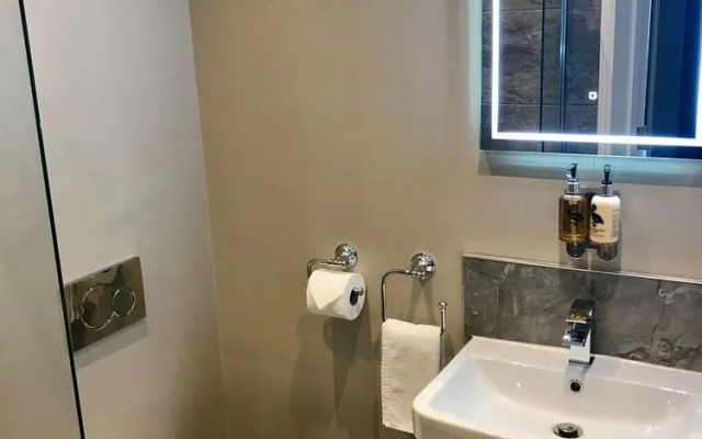 The Raven Hotel - Inn