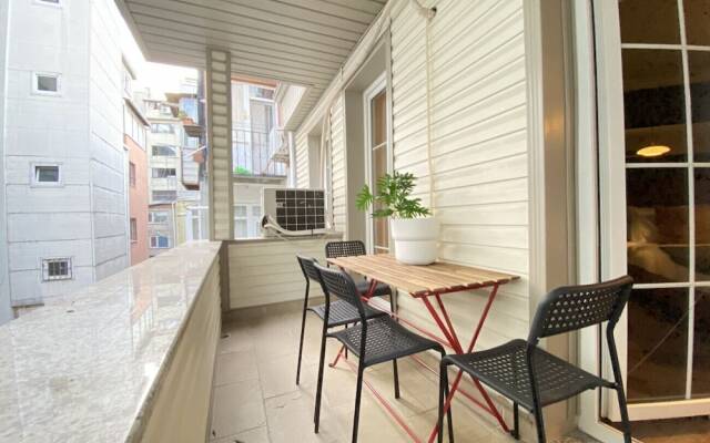Missafir Exclusive Flat With Balcony in Nisantasi