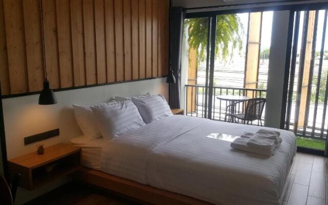 Saya Loft Hostel Lopburi
