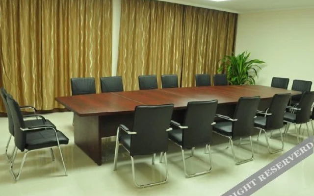 Pufeng Shengrui Business Hotel
