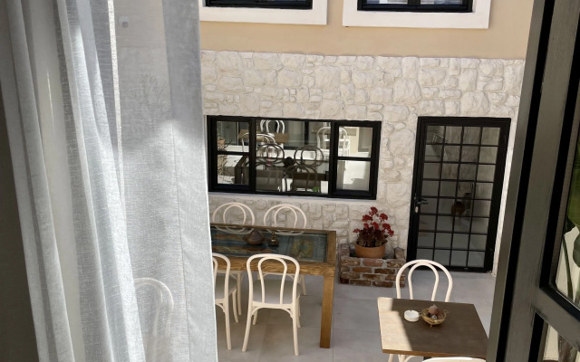 1870 Tas Konak Otel Sanat Sokagi