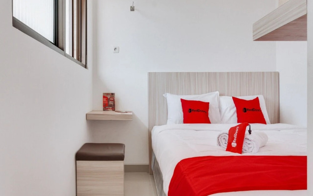 RedDoorz Near Universitas Surabaya