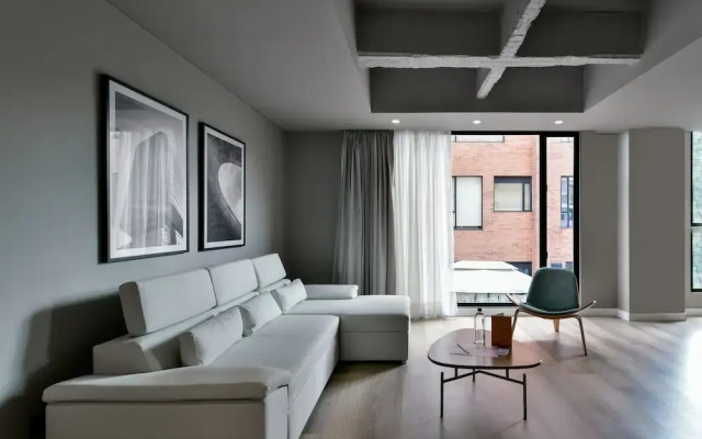 w Cozy 1BR w/ Brilliant Balcony in Unicentro