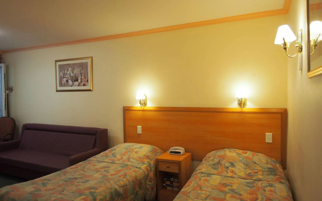 Edgecliff Lodge Motel