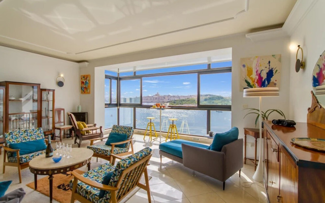 Magnificent Sunny Seafront Apart Sliema