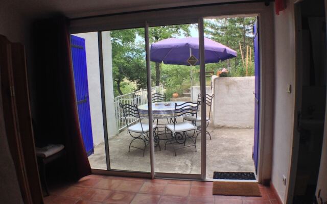 Les Maquinols Estate