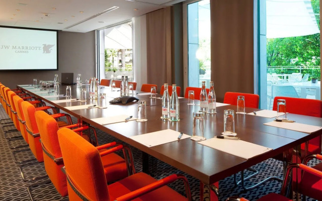 Отель JW Marriott Cannes
