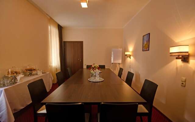 Hotel 12