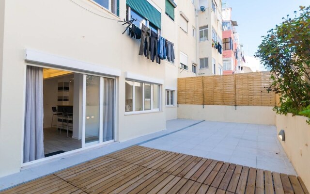 Spacious Basement in Alameda With Lovely Terrace!