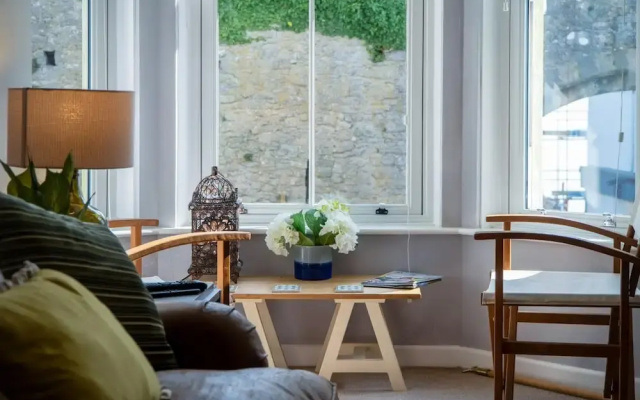 Beachcomber Seaside Apartment - 2 Bedroom - Tenby