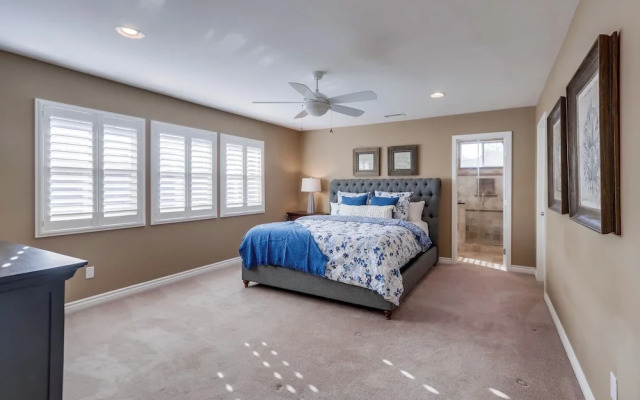 Beautiful Backyard Oasis 5 bedroom 3 Bathroom Home