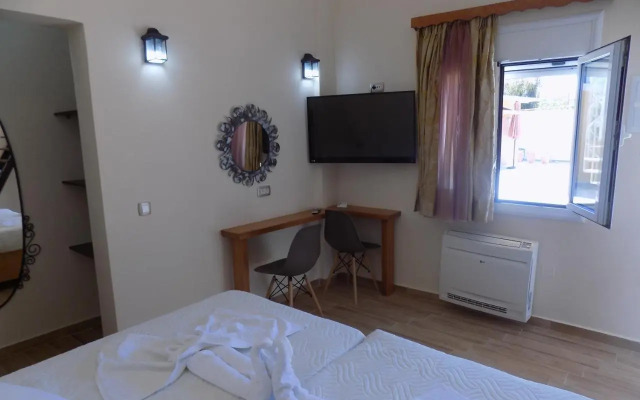 Souvlakis Pool Suites (S.P.S)