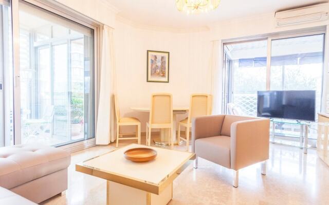 11 Alexandre III Apartment 2