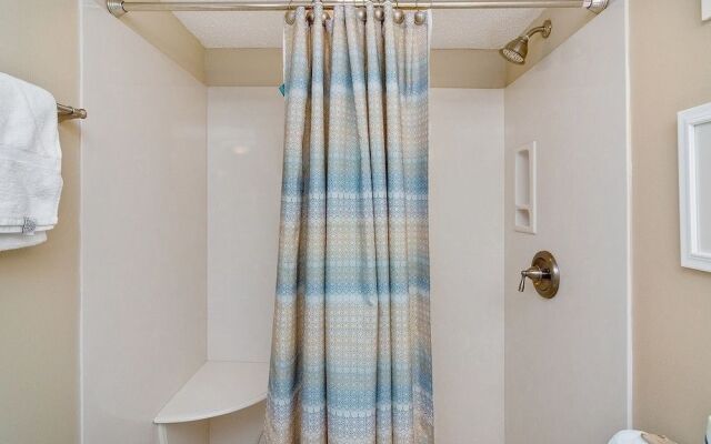 Shoreline 1056 Condo by RedAwning