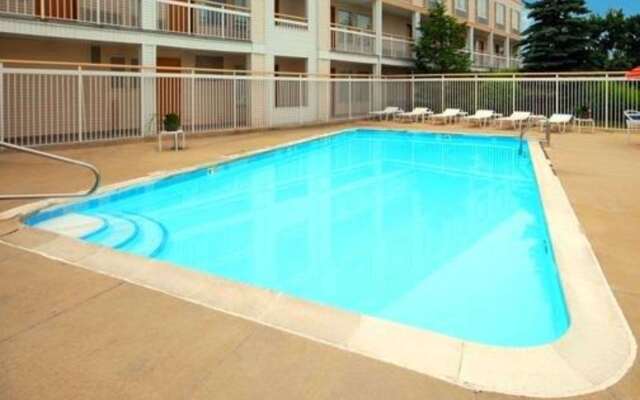 Quality Inn Toledo Airport