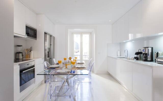 ALTIDO Gorgeous 2-bed home, 3 mins from Lisbon Cathedral