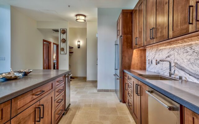 Luxury Three Bedroom  Steps From Heavenly Village Condo by RedAwning