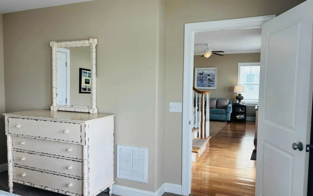 1 Fine Day 4 Bedroom Home by RedAwning