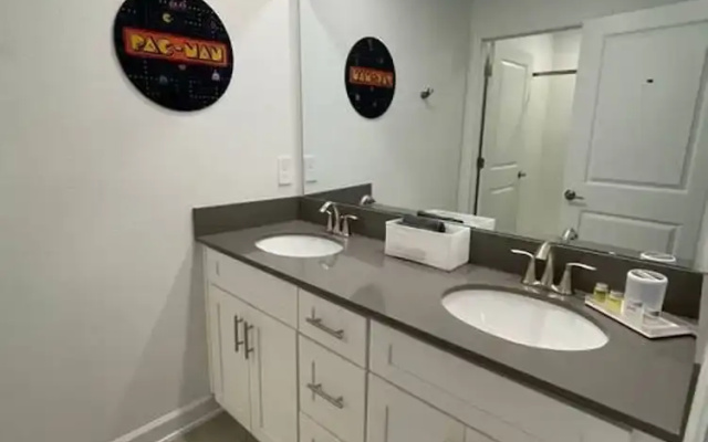 SL 4Br Walking Distance to Club