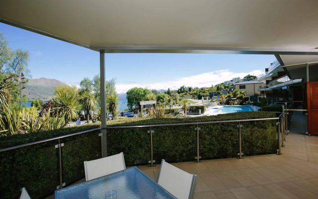 Lakeside Apartments