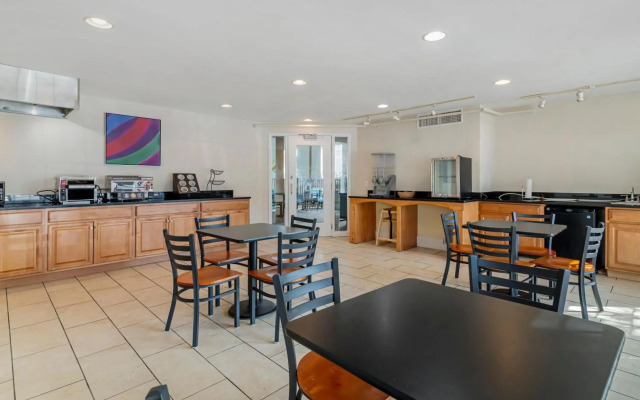 Days Inn by Wyndham Dover