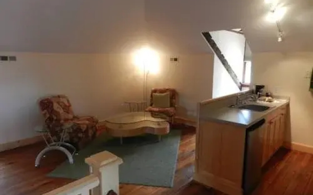 Schiller Guest Suites