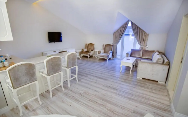 Pinehill Hotel & Suites